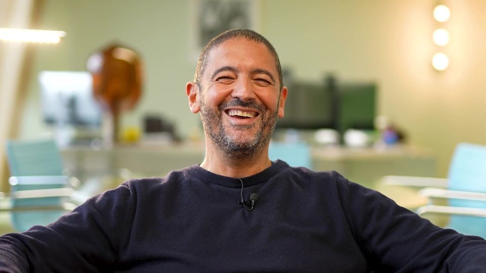Interview d'un dirigeant au format Sharp